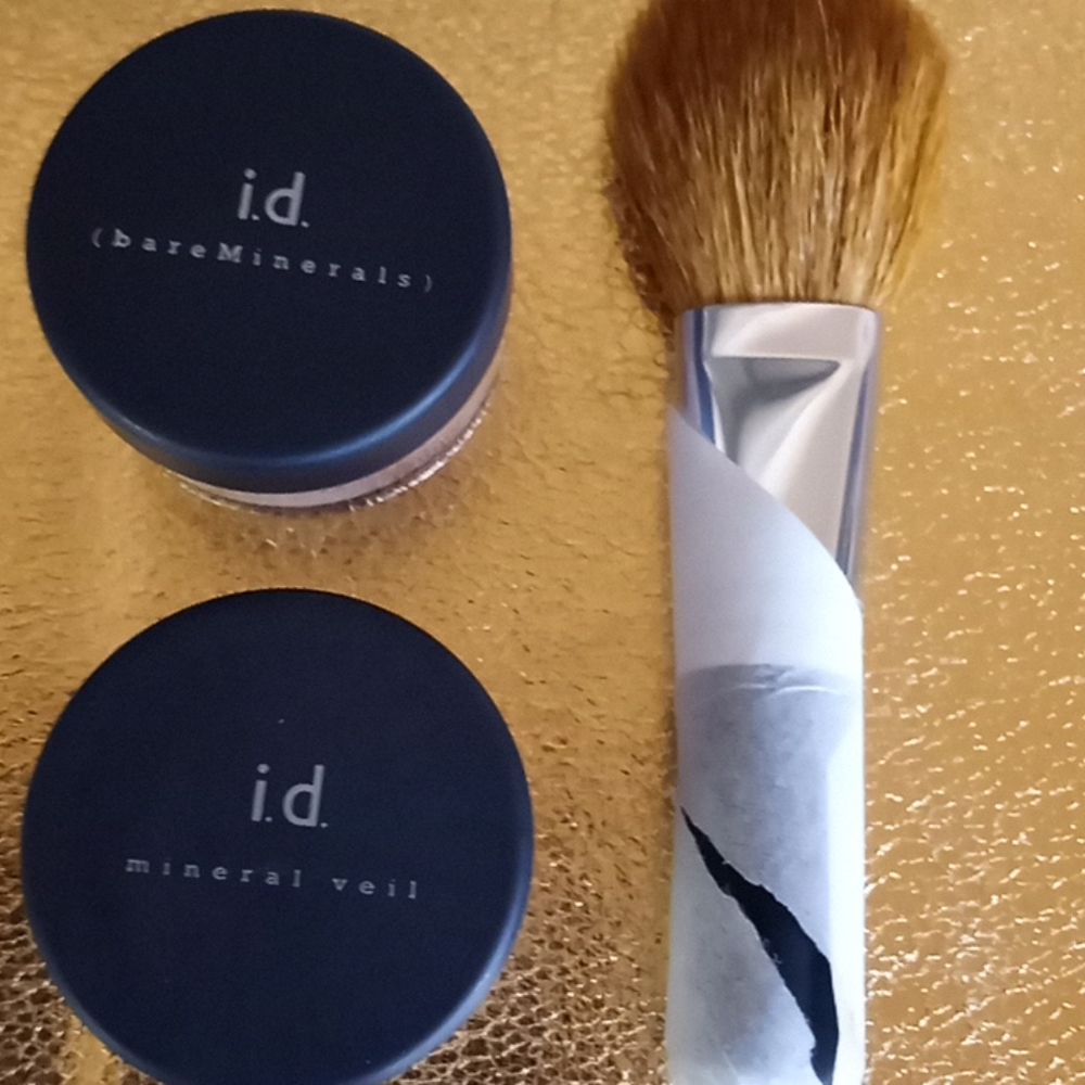 NWOT-Bare Minerals-Medium SPF-15/Mineral Veil &Bru